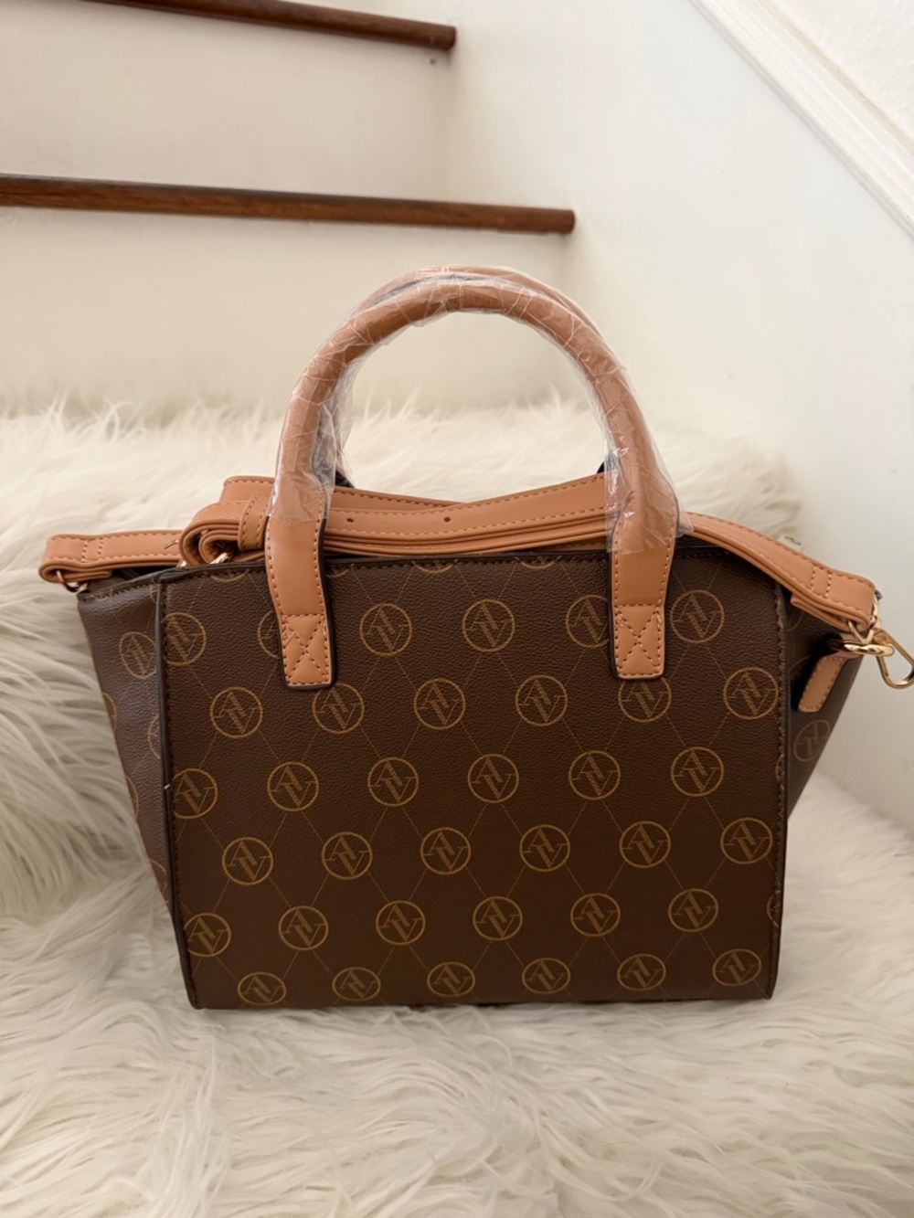 NWT Women’s Adrienne VITTADINI Handbag Purse Shoulder Strap Retail $190